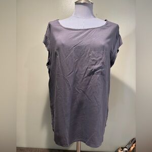 Pleione Woman’s Gray Shortsleeve Top.  Size Large